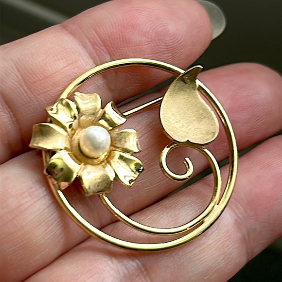 🖤12K gold filled Vtg brooch with pearl - Picture 1 of 7